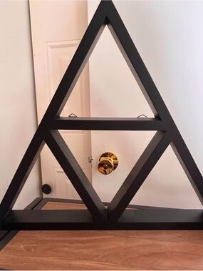 Killstar triangle shelf